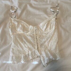 Isabelle’s cabinet top